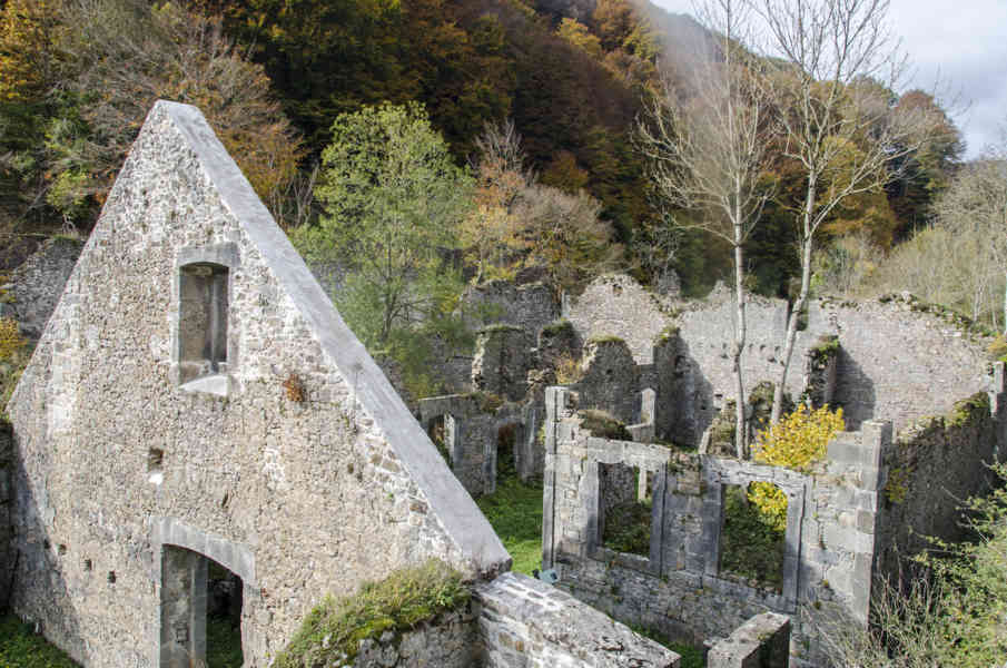 Comunidad Foral de Navarra 067 - Selva de Irati - antigua fábrica de municiones de Orbaizeta.jpg